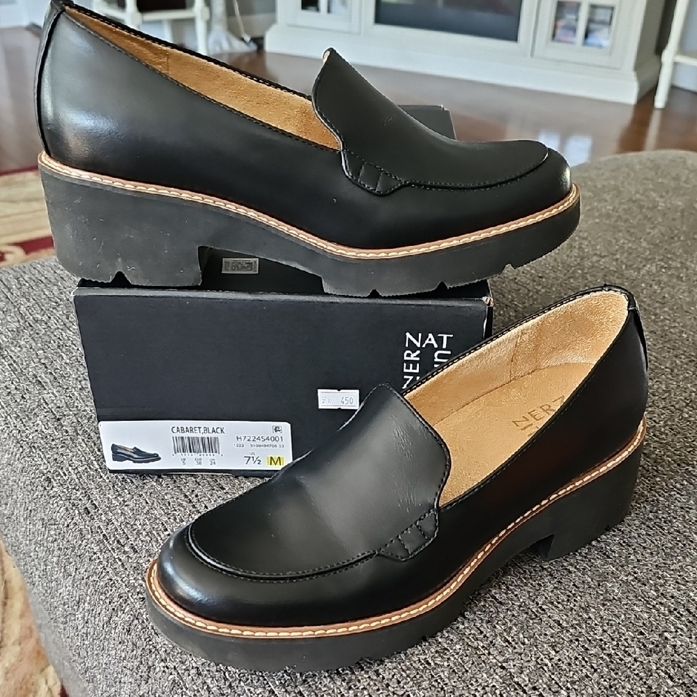Naturalizer Women's Black Loafers In Size 7.5